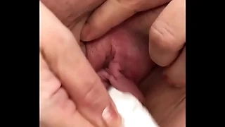 Cleaning my pussy after peeing